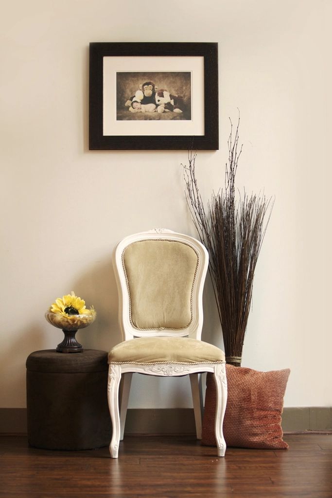 A suite sitting room with a sofa and armchairs